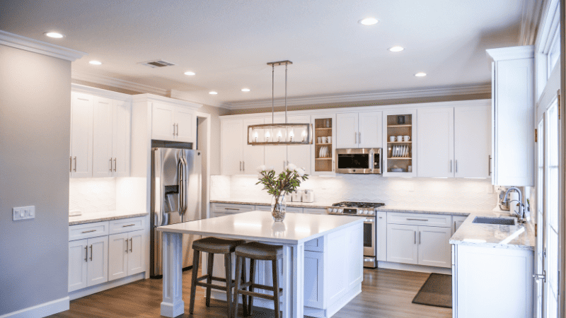 white kitchen cabinets are still in style